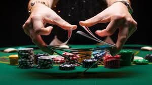 မိုဘိုင်းဖုန်းဖြင့် shein lucky APP ဒေါင်းလုဒ်ဆွဲနေသောမြင်ကွင်း